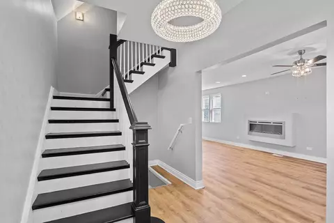 Entry Way - 2728 E 76th St, Chicago, IL 60649 photo 2 of 4