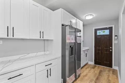 Entry Way - 2728 E 76th St, Chicago, IL 60649 photo 3 of 4