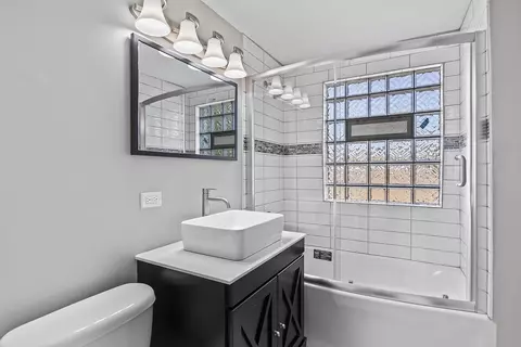 Bath - 2728 E 76th St, Chicago, IL 60649 photo 2 of 3