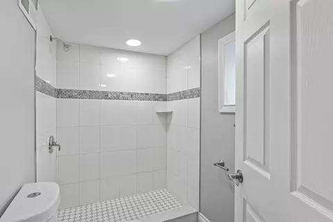 Bath - 2728 E 76th St, Chicago, IL 60649 photo 3 of 3