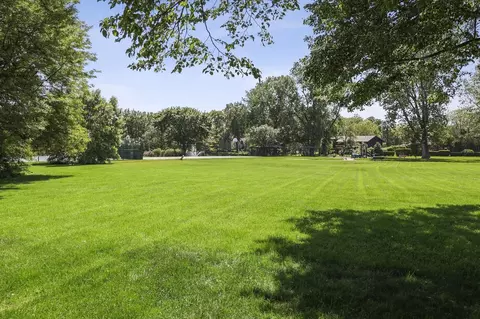 Exterior - 239 Wood Glen Ln, Oak Brook, IL 60523 photo 6 of 7