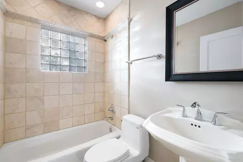 Bath - 239 Wood Glen Ln, Oak Brook, IL 60523 photo 1 of 5