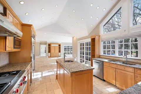 Kitchen - 239 Wood Glen Ln, Oak Brook, IL 60523 photo 3 of 4