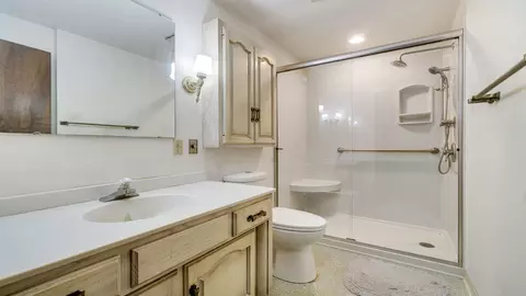 Bath - 2902 E State St, Rockford, IL 61108 photo 3 of 3