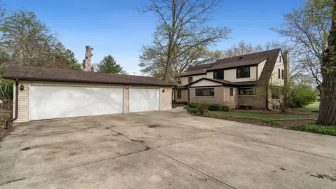 Exterior - 2902 E State St, Rockford, IL 61108 photo 4 of 5