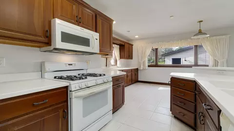 Kitchen - 2902 E State St, Rockford, IL 61108 photo 4 of 5