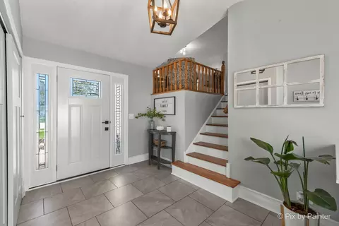 Entry Way - 852 Shorewood Dr, Bartlett, IL 60103 photo 1 of 1