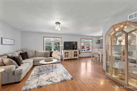 Living - 852 Shorewood Dr, Bartlett, IL 60103 photo 2 of 5