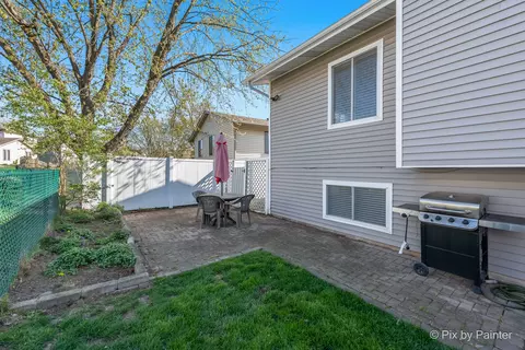 Exterior - 852 Shorewood Dr, Bartlett, IL 60103 photo 11 of 16