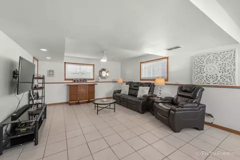Living - 852 Shorewood Dr, Bartlett, IL 60103 photo 5 of 5
