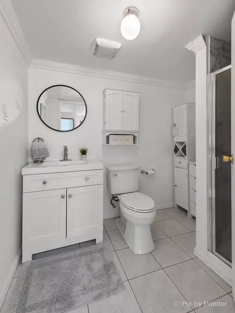 Bath - 852 Shorewood Dr, Bartlett, IL 60103 photo 3 of 3