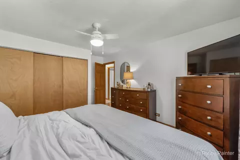 Bedroom - 852 Shorewood Dr, Bartlett, IL 60103 photo 4 of 4