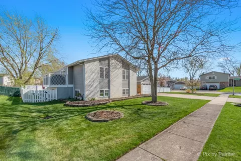 Exterior - 852 Shorewood Dr, Bartlett, IL 60103 photo 3 of 16