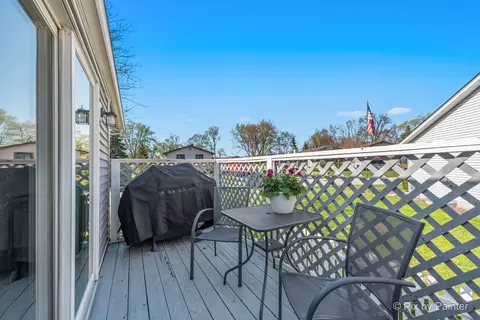Exterior - 852 Shorewood Dr, Bartlett, IL 60103 photo 12 of 16