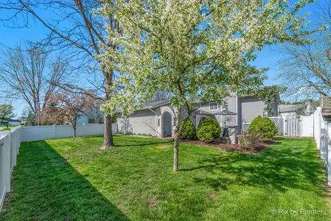 Exterior - 852 Shorewood Dr, Bartlett, IL 60103 photo 7 of 16