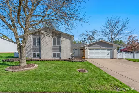 852 Shorewood Dr, Bartlett, IL 60103