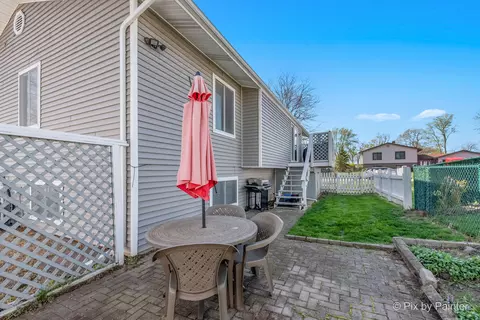 Exterior - 852 Shorewood Dr, Bartlett, IL 60103 photo 10 of 16