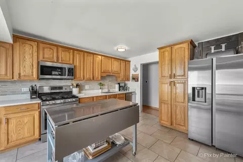 Kitchen - 852 Shorewood Dr, Bartlett, IL 60103 photo 1 of 3