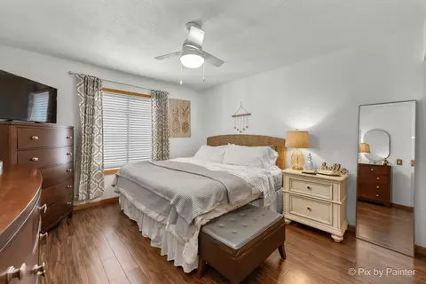 Bedroom - 852 Shorewood Dr, Bartlett, IL 60103 photo 3 of 4