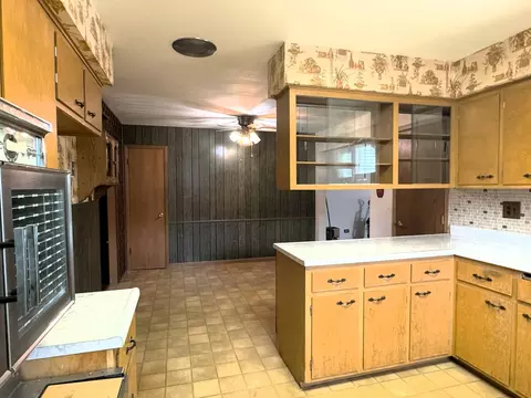 Kitchen - 3525 Carpenter St, Steger, IL 60475 photo 2 of 2