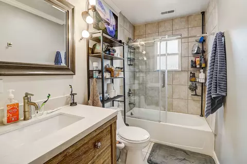 Bath - 4045 Ruby St, Schiller Park, IL 60176 photo 3 of 3