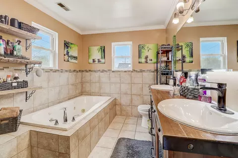 Bath - 4045 Ruby St, Schiller Park, IL 60176 photo 2 of 3