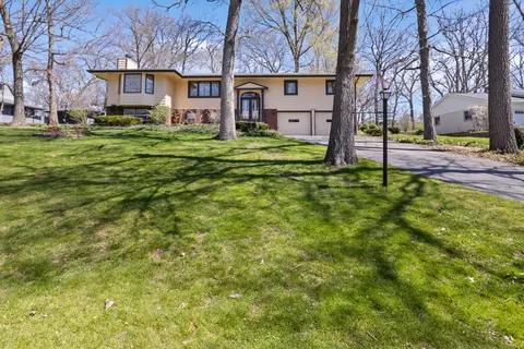 10385 Ellsworth Dr, Roscoe, IL 61073