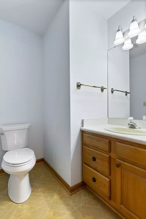 Bath - 10385 Ellsworth Dr, Roscoe, IL 61073 photo 1 of 4