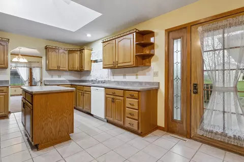 Kitchen - 10385 Ellsworth Dr, Roscoe, IL 61073 photo 2 of 5