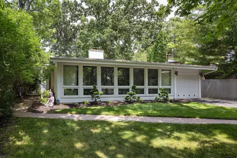 1657 Huntington Ln, Highland Park, IL 60035