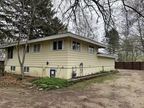 1704 N Riverside Dr, Mchenry, IL 60050 photo 2