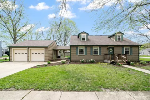 107 E Jackson St, Oswego, IL 60543