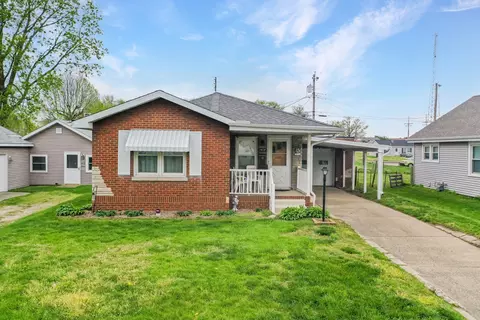 1414 S 11th St, Pekin, IL 61554