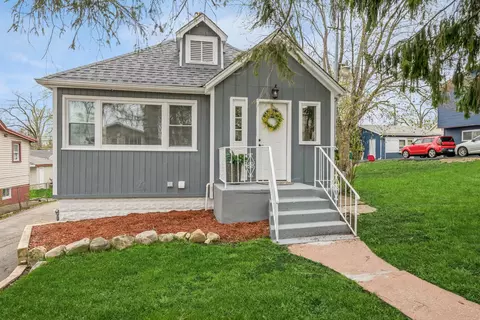 414 Woodland Dr, Round Lake Beach, IL 60073