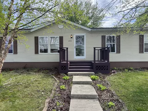 864 Peach Tree St, Urbana, IL 61802