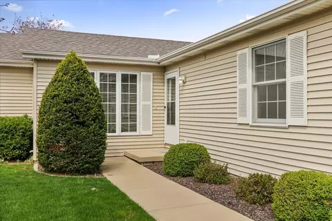 Exterior - 1707 Sunrise Pt, Normal, IL 61761 photo 4 of 6