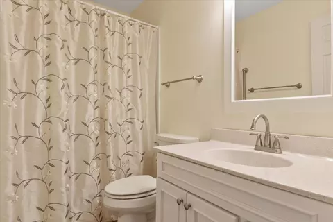 Bath - 1707 Sunrise Pt, Normal, IL 61761 photo 2 of 2