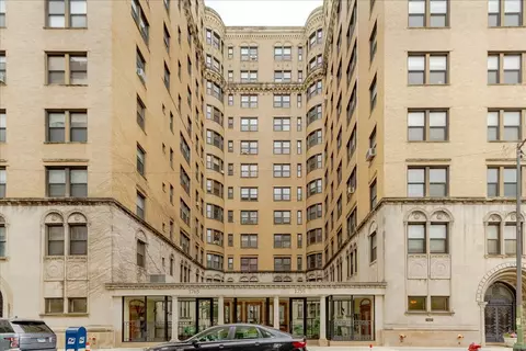 1755 E 55th St #101, Chicago, IL 60615