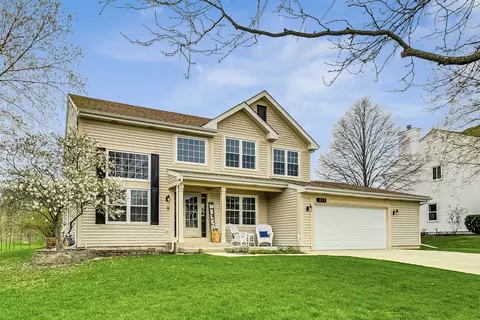 477 Barn Swallow Dr, Lindenhurst, IL 60046