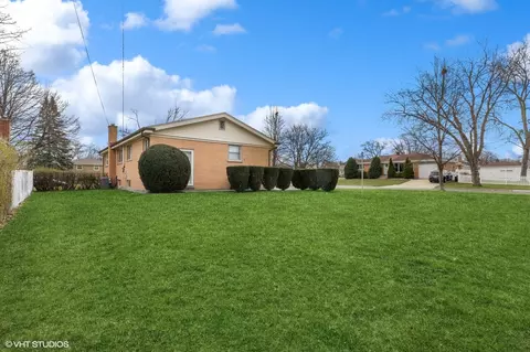 Exterior - 48 Harvard St, Des Plaines, IL 60016 photo 6 of 7