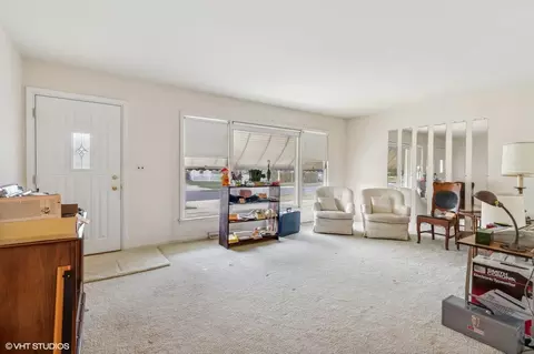 Exterior - 48 Harvard St, Des Plaines, IL 60016 photo 4 of 7