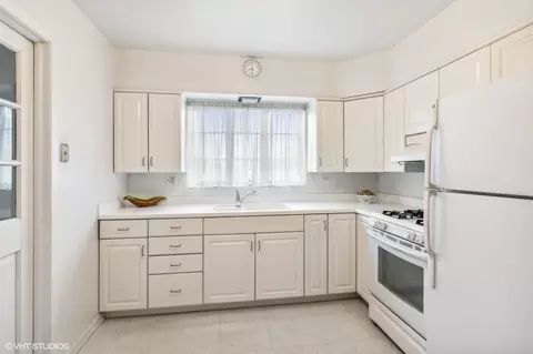 Kitchen - 48 Harvard St, Des Plaines, IL 60016 photo 1 of 1