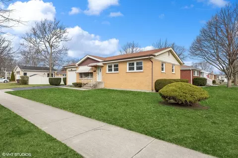 Exterior - 48 Harvard St, Des Plaines, IL 60016 photo 3 of 7