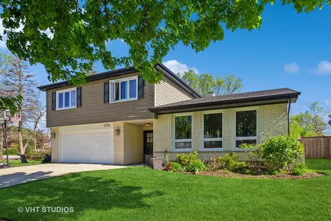 7730 Palma Ln, Morton Grove, IL 60053