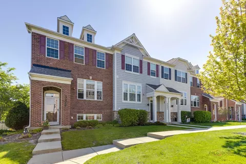 3219 Coral Ln, Glenview, IL 60026