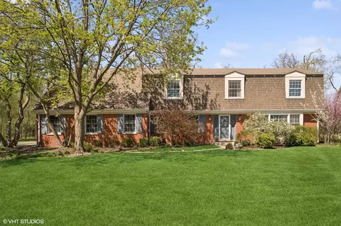 1896 Hackberry Ln, Lake Forest, IL 60045