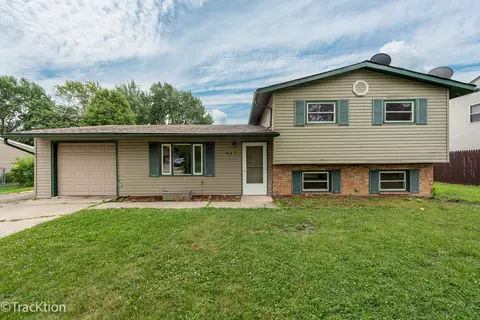 527 Spruce Rd, Bolingbrook, IL 60440