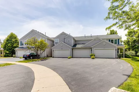 708 Valley View Ct, Aurora, IL 60502