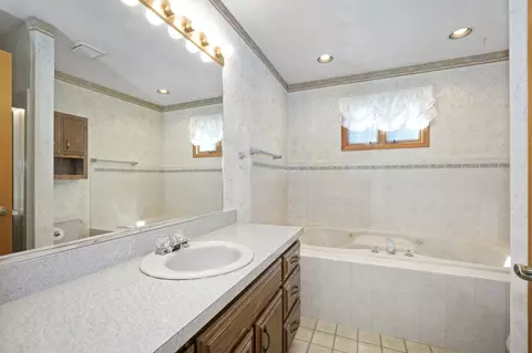 Bath - 16203 S Peerless Dr, Plainfield, IL 60586 photo 2 of 4