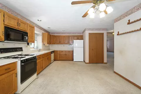 Kitchen - 16203 S Peerless Dr, Plainfield, IL 60586 photo 2 of 4